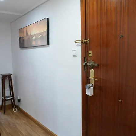 Apartment En La Romareda A 10 Min Del Centro En Tranvia - Alfonso Zaragoza